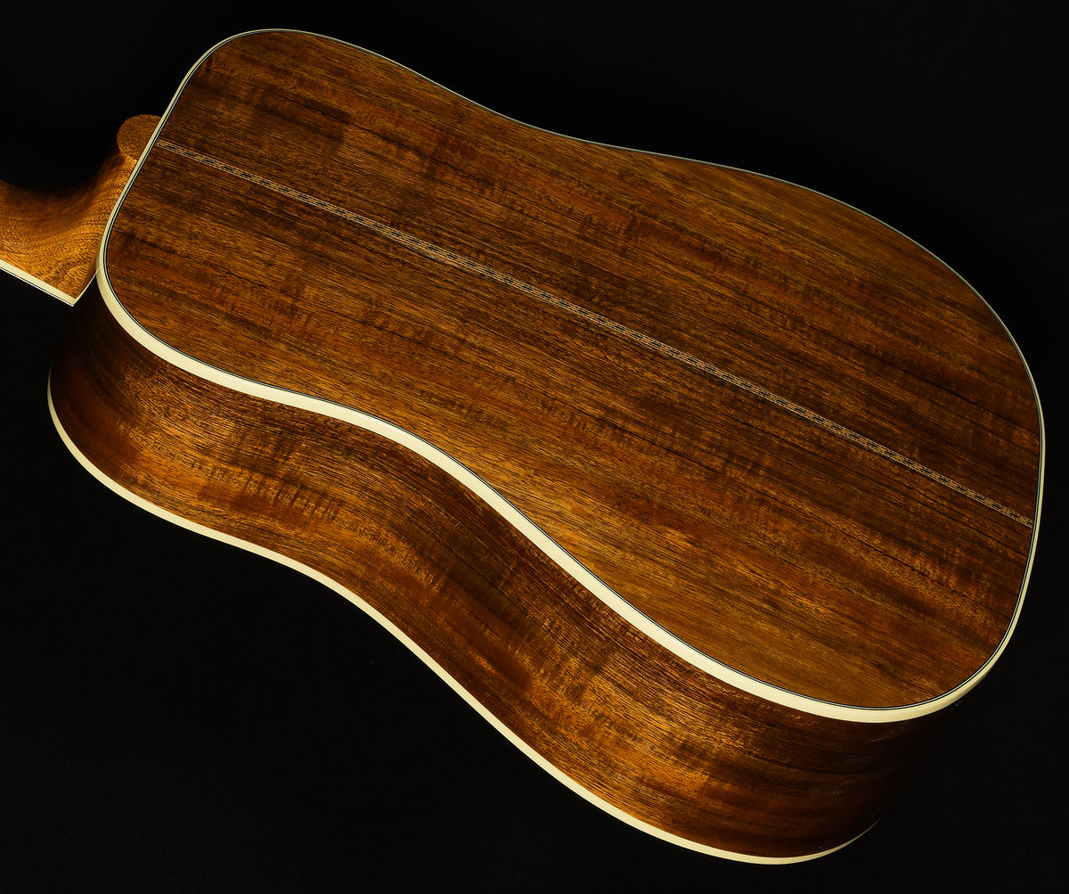 Custom Shop Artisan Series Hummingbird Elegant Koa