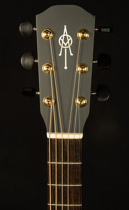 Yairi Masterworks Honduran Dreadnought DYM60HD