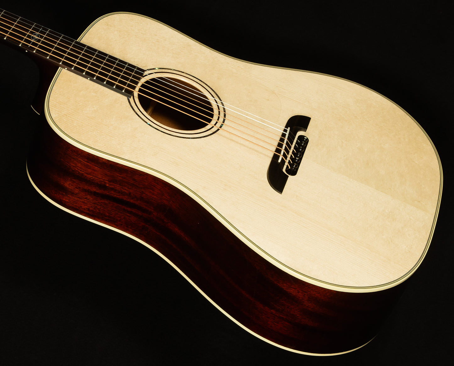 Yairi Masterworks Honduran Dreadnought DYM60HD