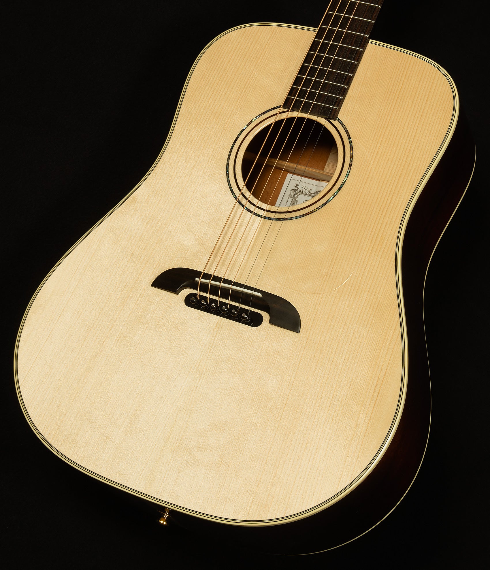 Yairi Masterworks Honduran Dreadnought DYM60HD
