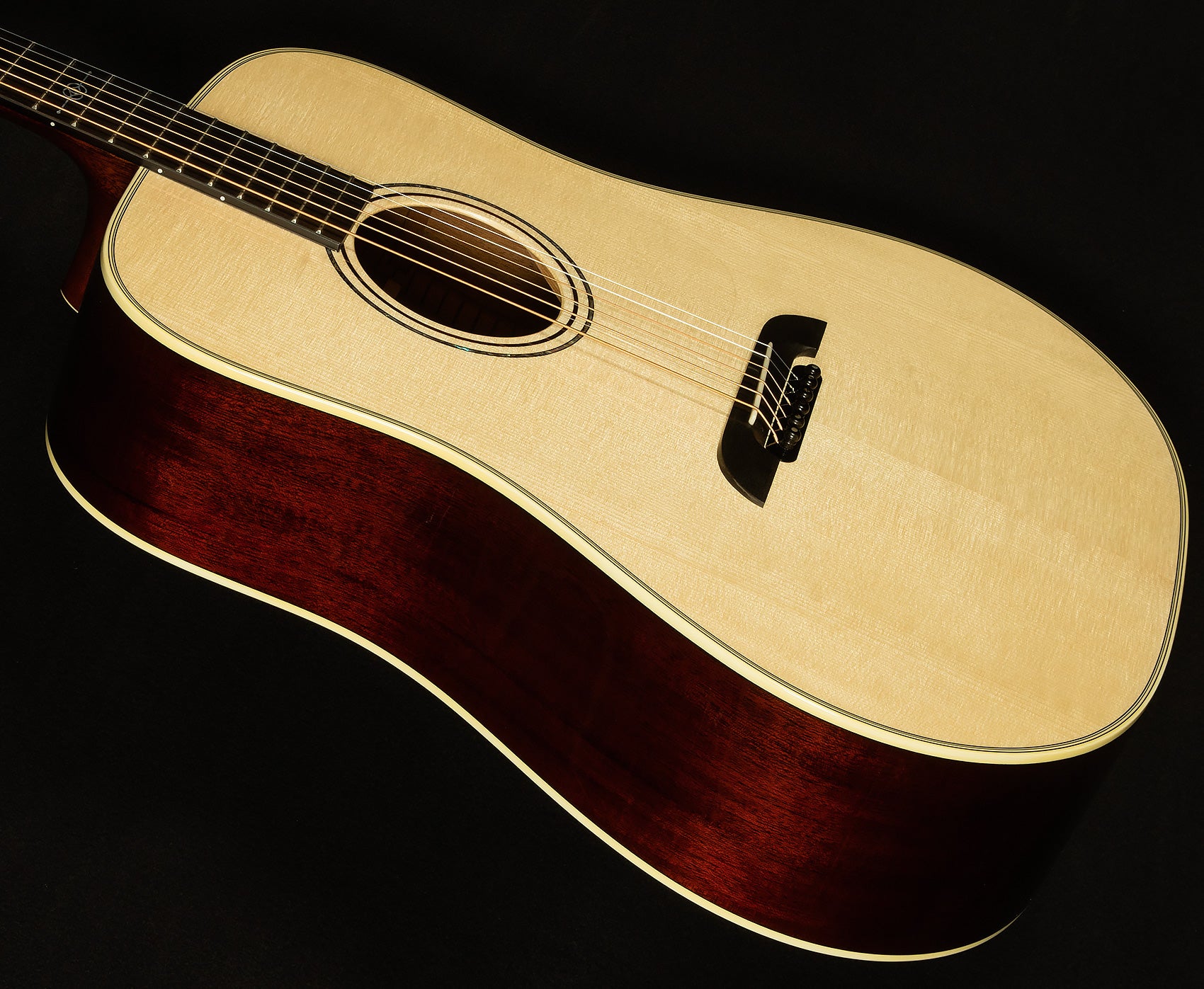 Yairi Masterworks Honduran Dreadnought DYM60HD