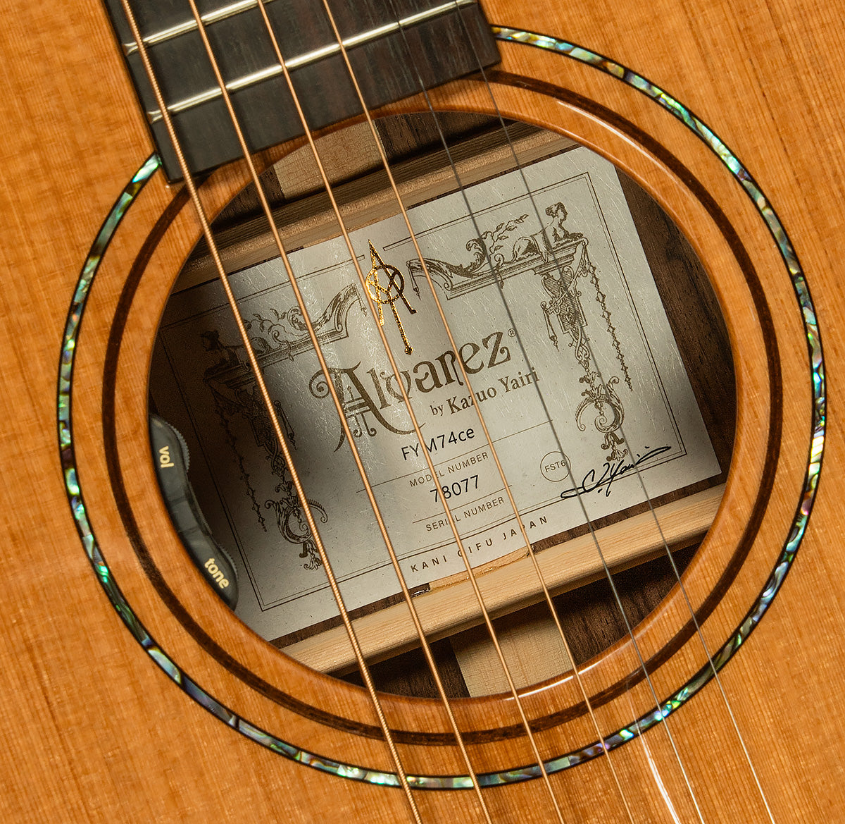 Yairi Masterworks Folk/OM FYM74CE