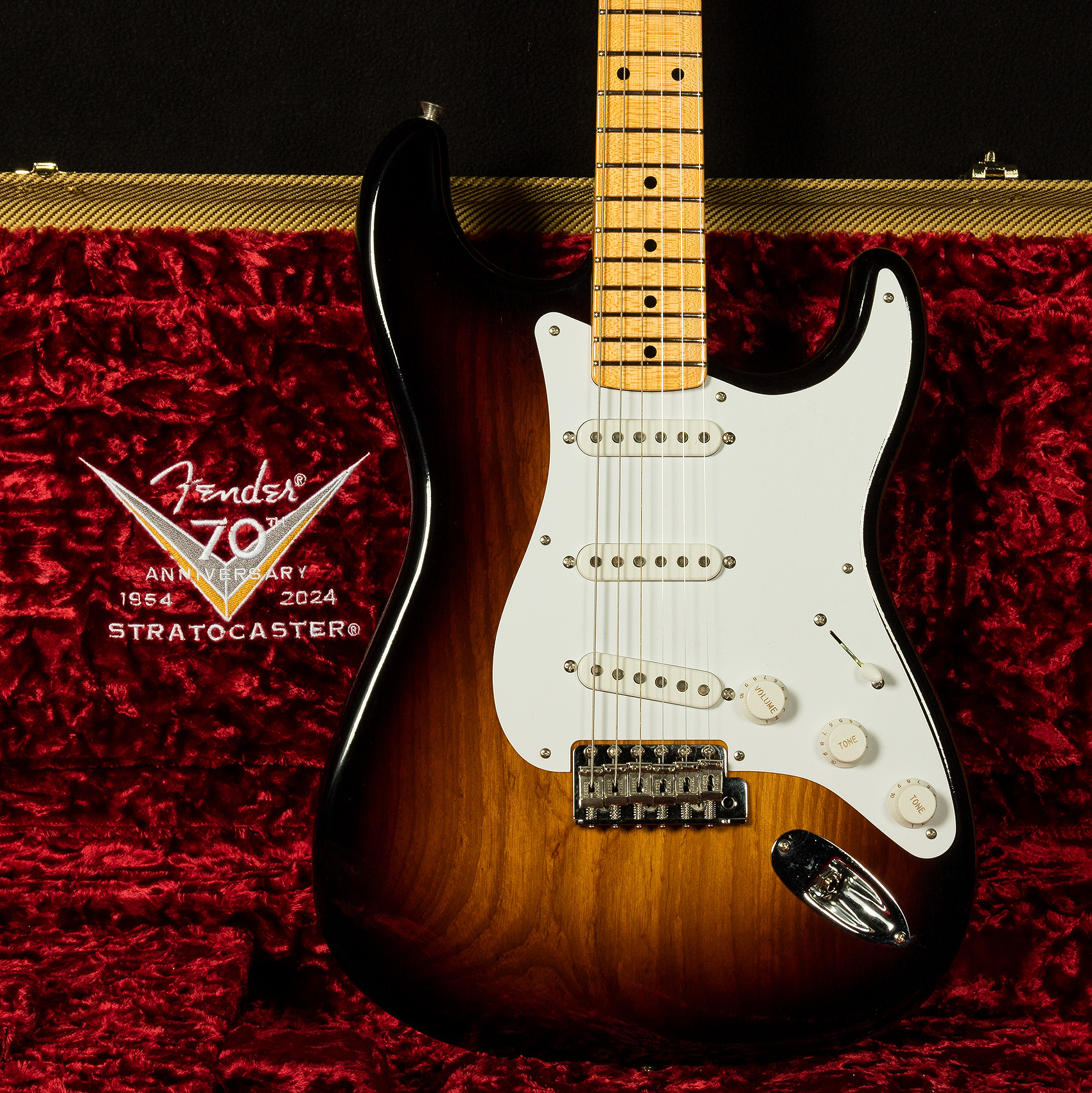 Limited 70th Anniversary '54 Stratocaster - Deluxe Closet Classic, Custom  Shop Stratocaster