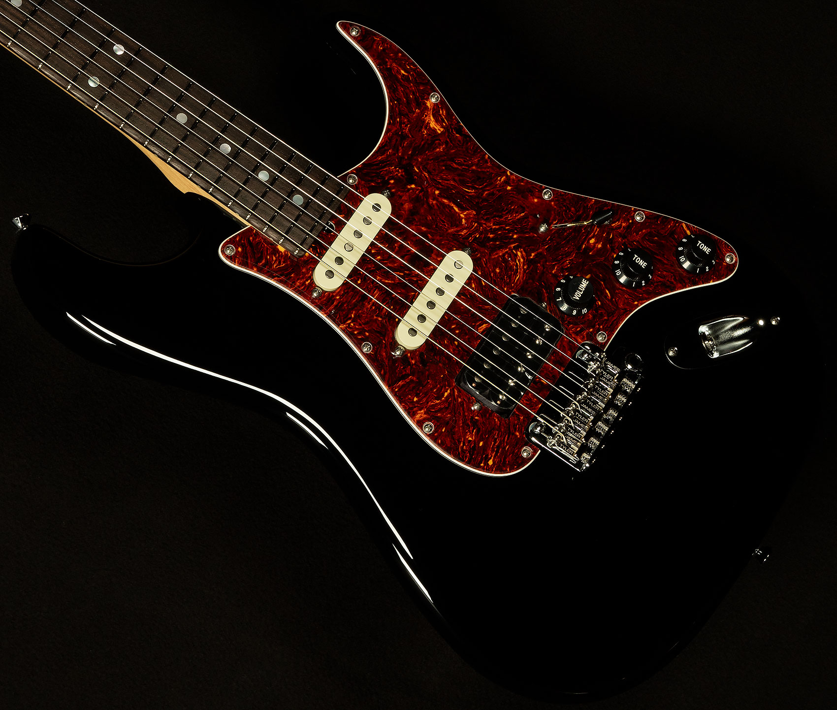ギター James Tyler USA The Black Classic 25656_lg1.jpg